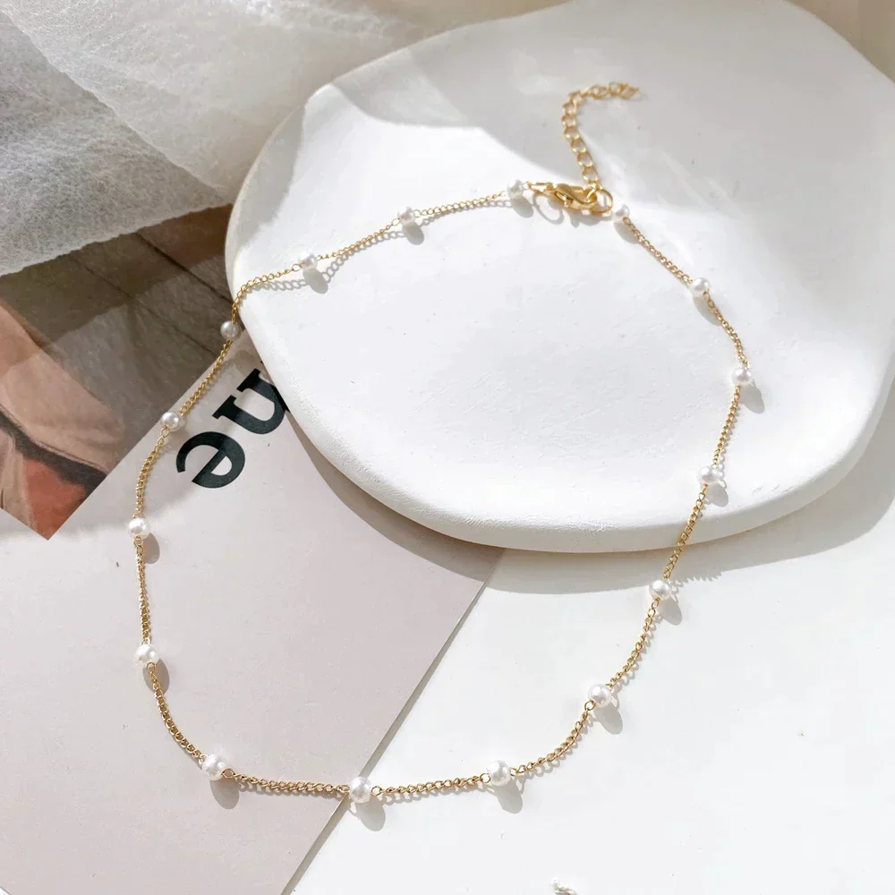 Small Pearl Necklace in Gold - Image 3